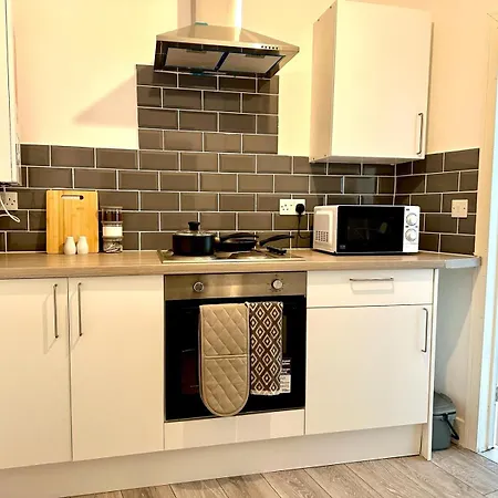 Cosy Modern 1 Bedroom Apartment - Neath Road Port Talbot Near Briton Ferry Train Station Exterior photo