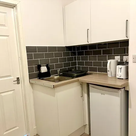 Cosy Modern 1 Bedroom Apartment - Neath Road Port Talbot Near Briton Ferry Train Station Exterior photo