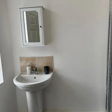 Cosy Modern 1 Bedroom Apartment - Neath Road Port Talbot Near Briton Ferry Train Station Exterior photo
