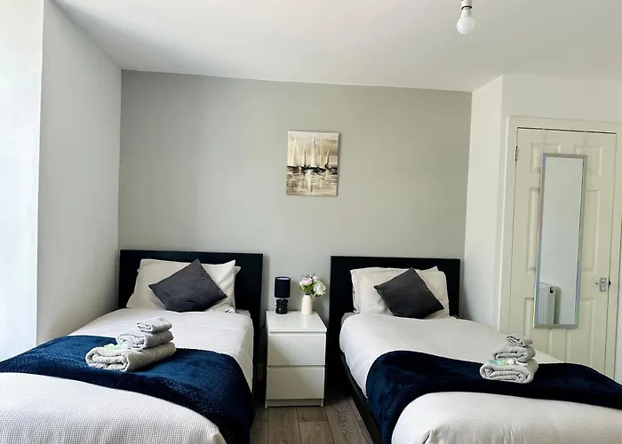 Cosy Modern 1 Bedroom Apartment - Neath Road Port Talbot Near Briton Ferry Train Station