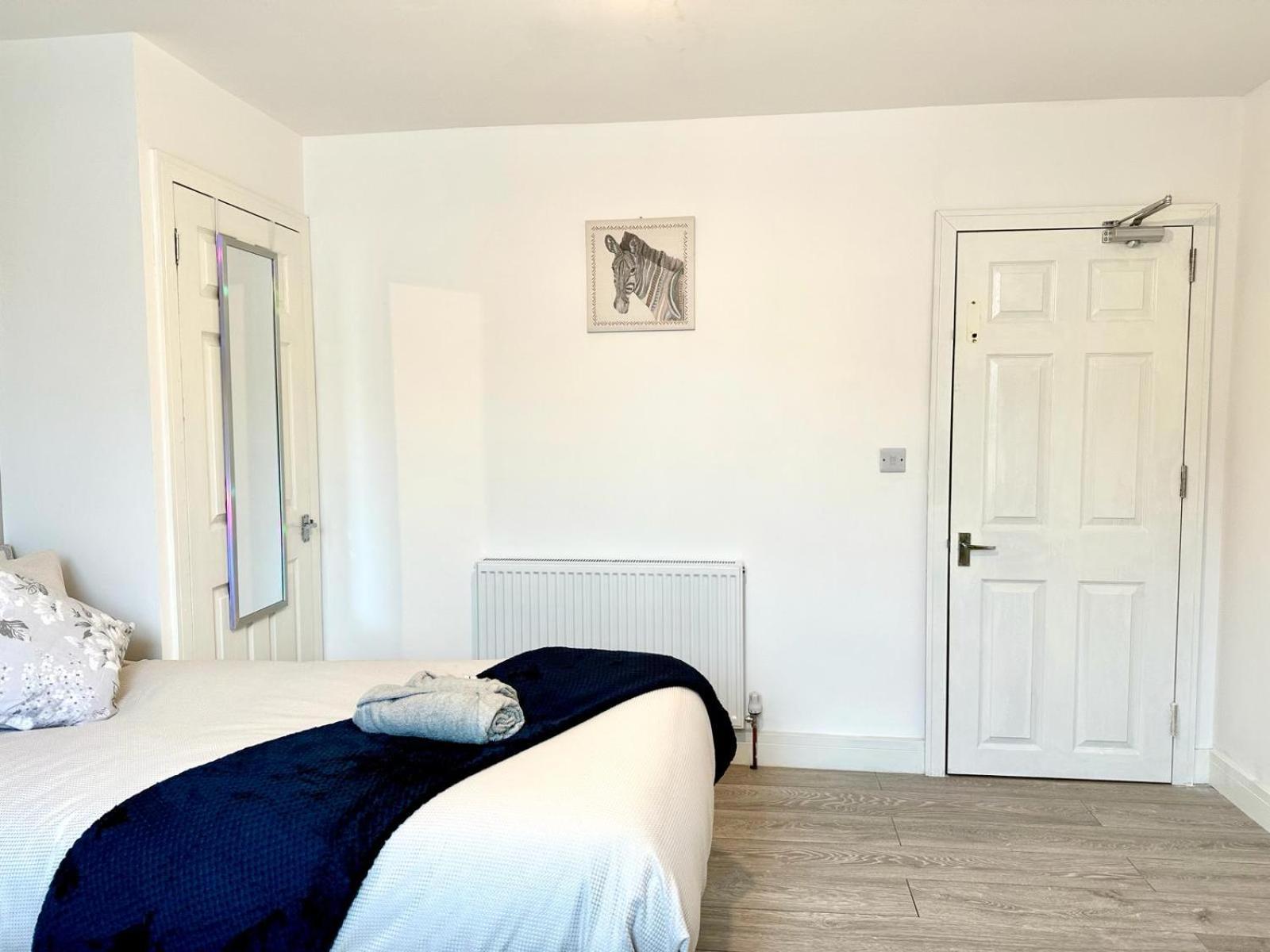 Cosy Modern 1 Bedroom - Neath Road Port Talbot Near Train Station